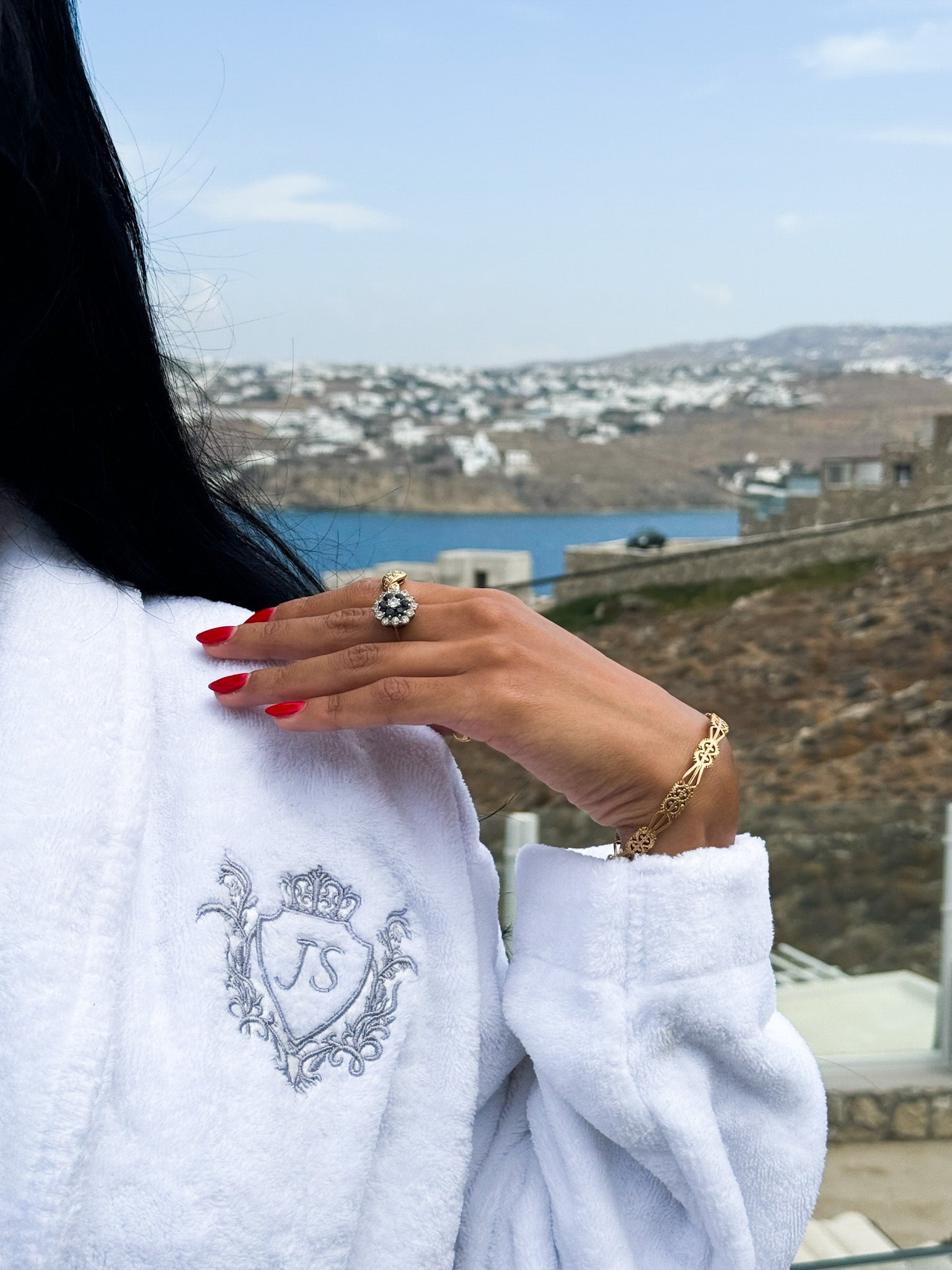 Bathrobe in Snow 500 GSM Embroidered Close Up